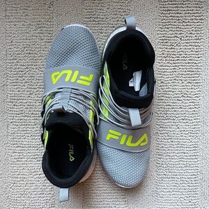FILA‎ Fantastiq 2 Running Shoe Sneaker Size 5.5 EUC Unisex Lightweight
